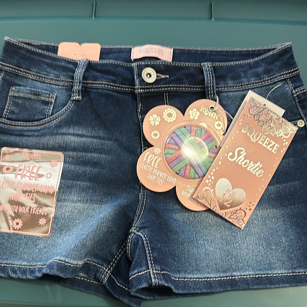 SQUEEZE SHORTIE DENIM SHORTS: NEW WITH TAGS: SIZE 12